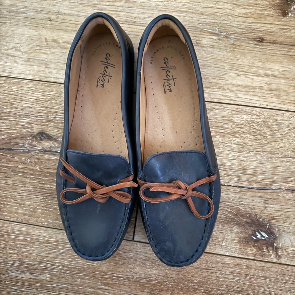 CLARKS Ultimate Comfort Collection Blue Leather Loafers Women's Shoe size 8.5